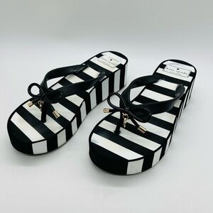 KATE SPADE WOMENS PLATFORM BLACK & WHITE STRIPED THONG SANDALS SIZE 6